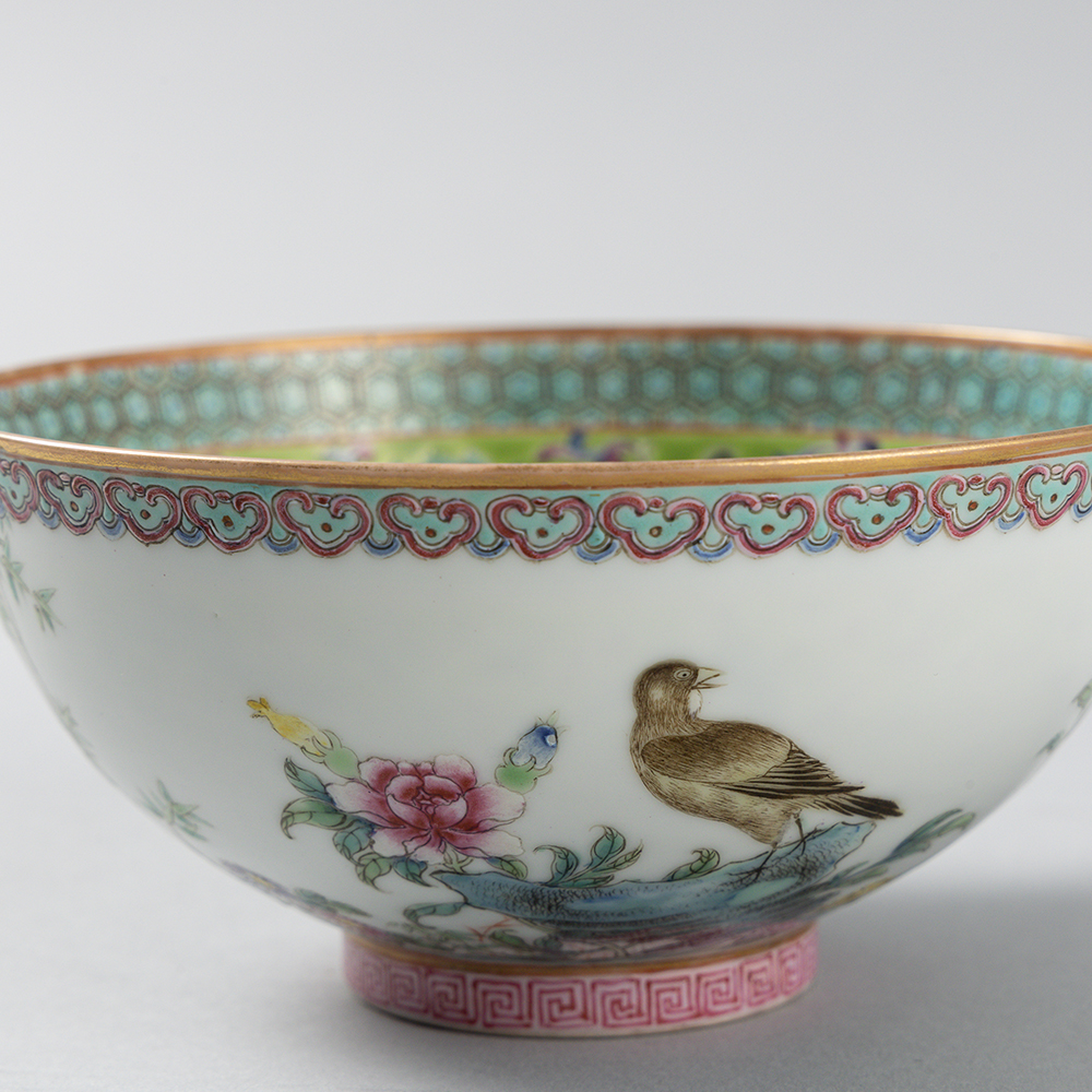 Lot1004 A famille-rose 'bird and flower' bowl Hongxian four-character mark, Republic period(1915-1916)