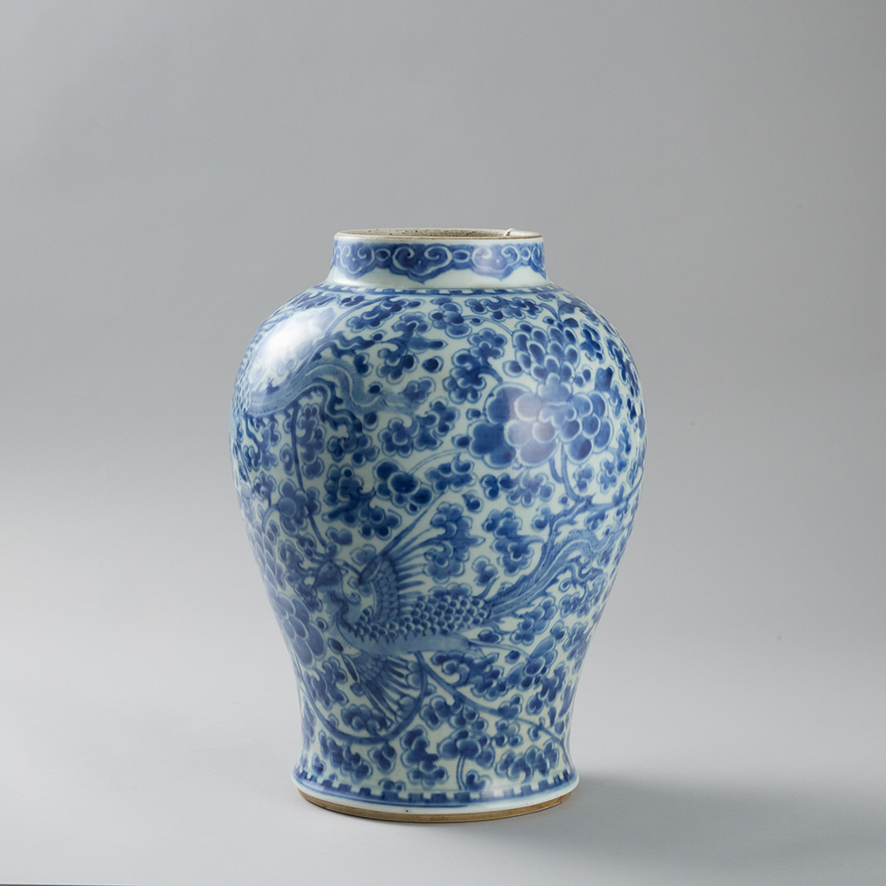 Lot1005 blue and white 'phoenix' vase 18th century