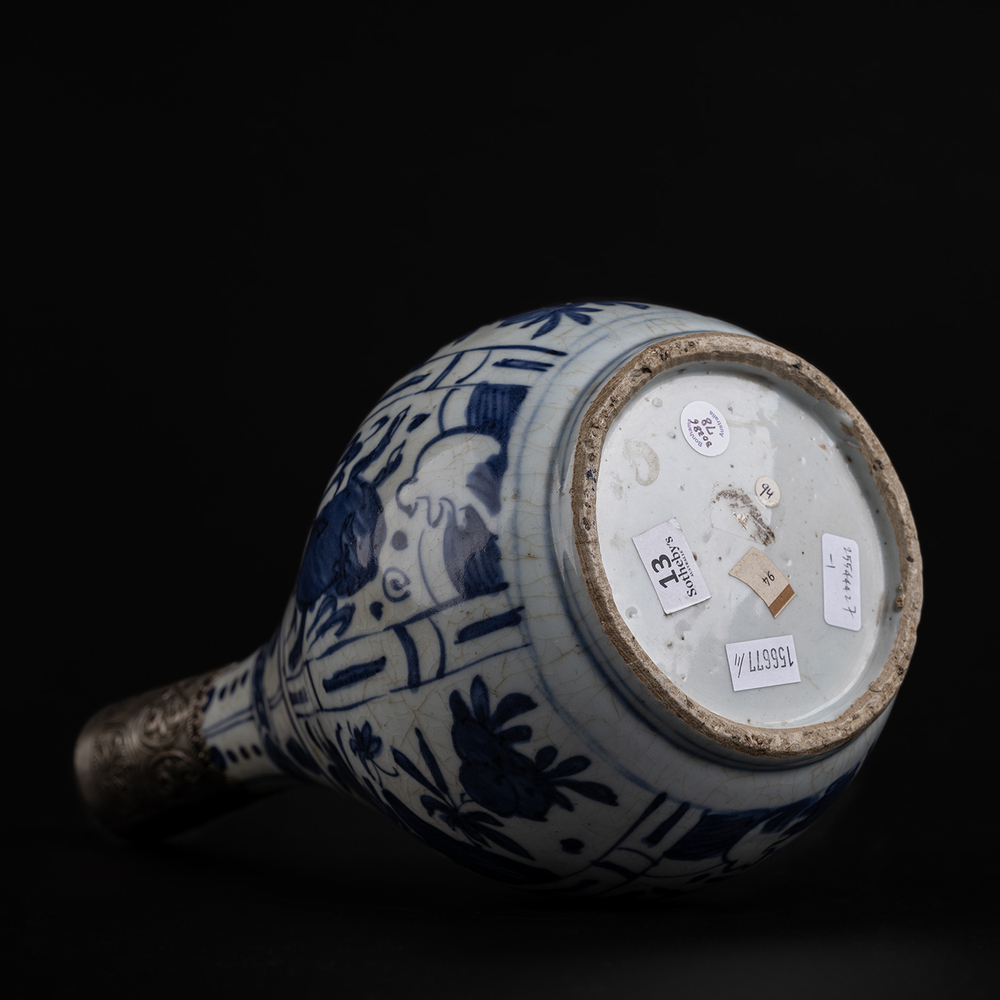 Lot1006 A blue and white 'kraak' bottle vase Wangli (명나라 만력제 1563-1620)