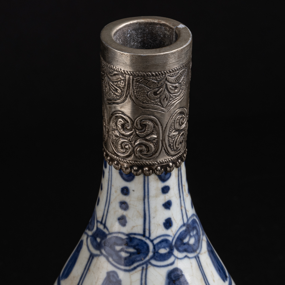 Lot1006 A blue and white 'kraak' bottle vase Wangli (명나라 만력제 1563-1620)