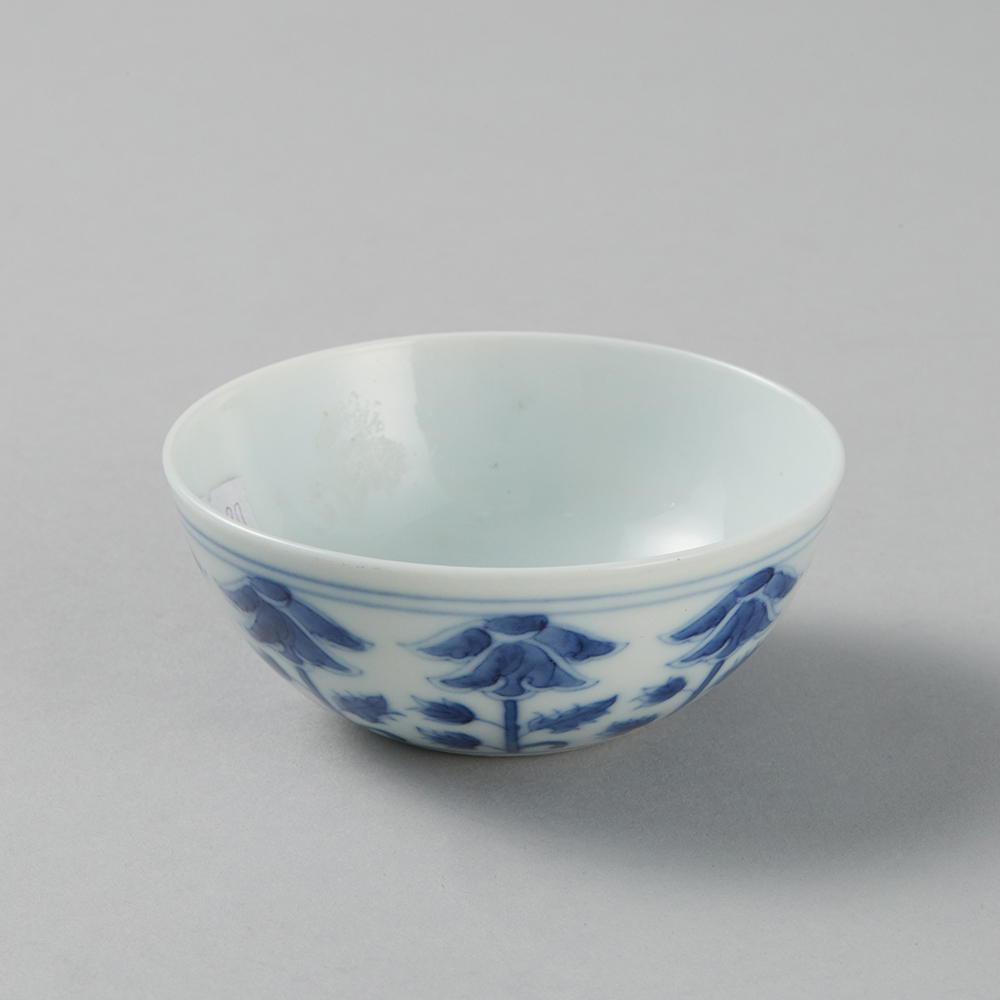 Lot1008 A blue and white 'floral' bowl Guangxu six-character mark, and of the period (1875-1908)