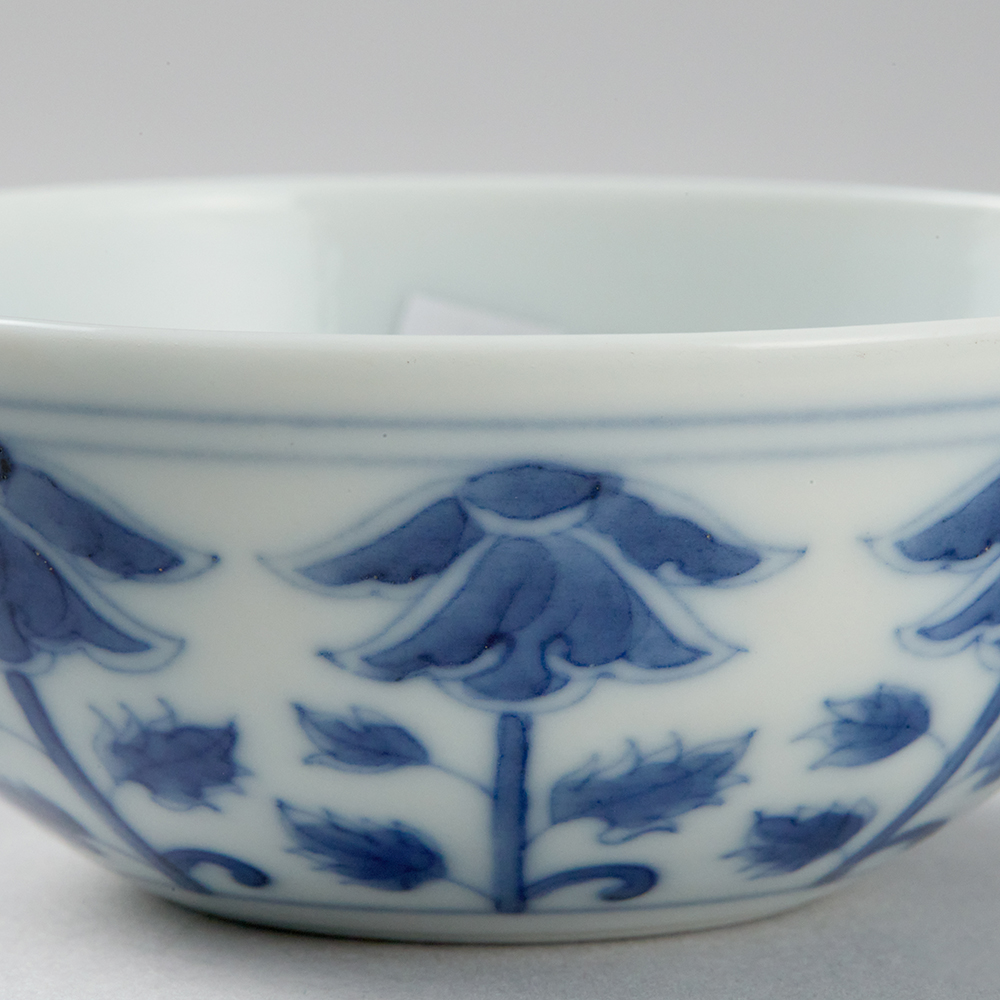 Lot1008 A blue and white 'floral' bowl Guangxu six-character mark, and of the period (1875-1908)