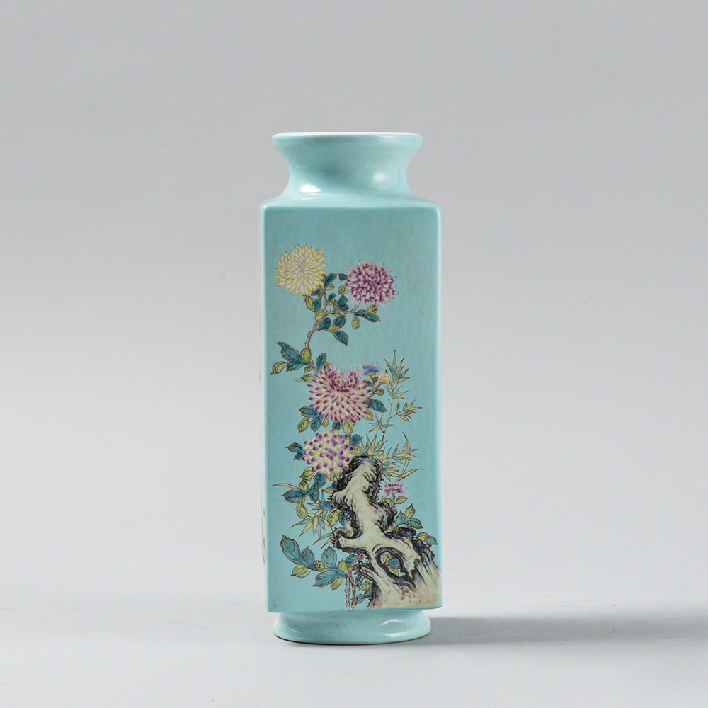 Lot1014 TURQUOISE PORCELAIN BOTTLE Qing Dynasty.  JiaQing(1796-1820)