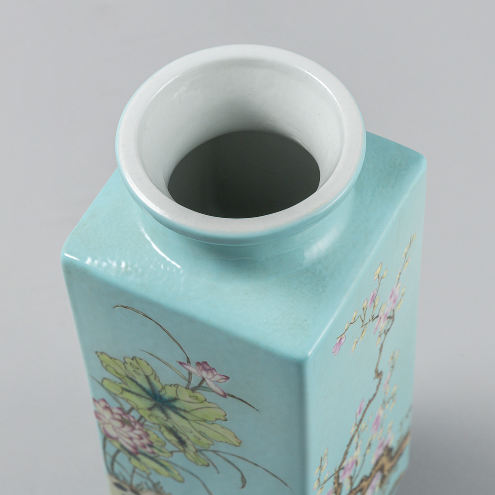 Lot1014 TURQUOISE PORCELAIN BOTTLE Qing Dynasty.  JiaQing(1796-1820)