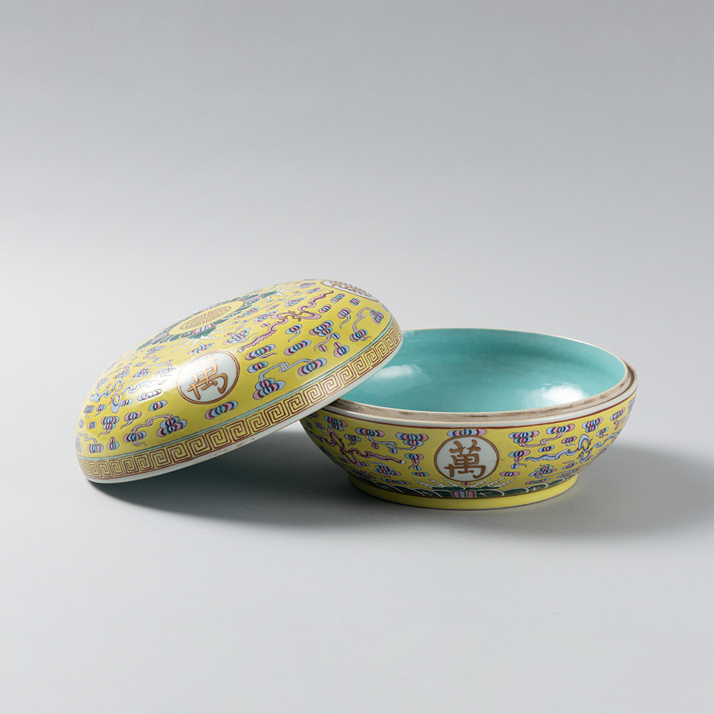 Lot1017 A YELLOW GLAZED PORCELAIN HOLDING BOX Qing Dynasty Xuantong (1908-1912) 선통제