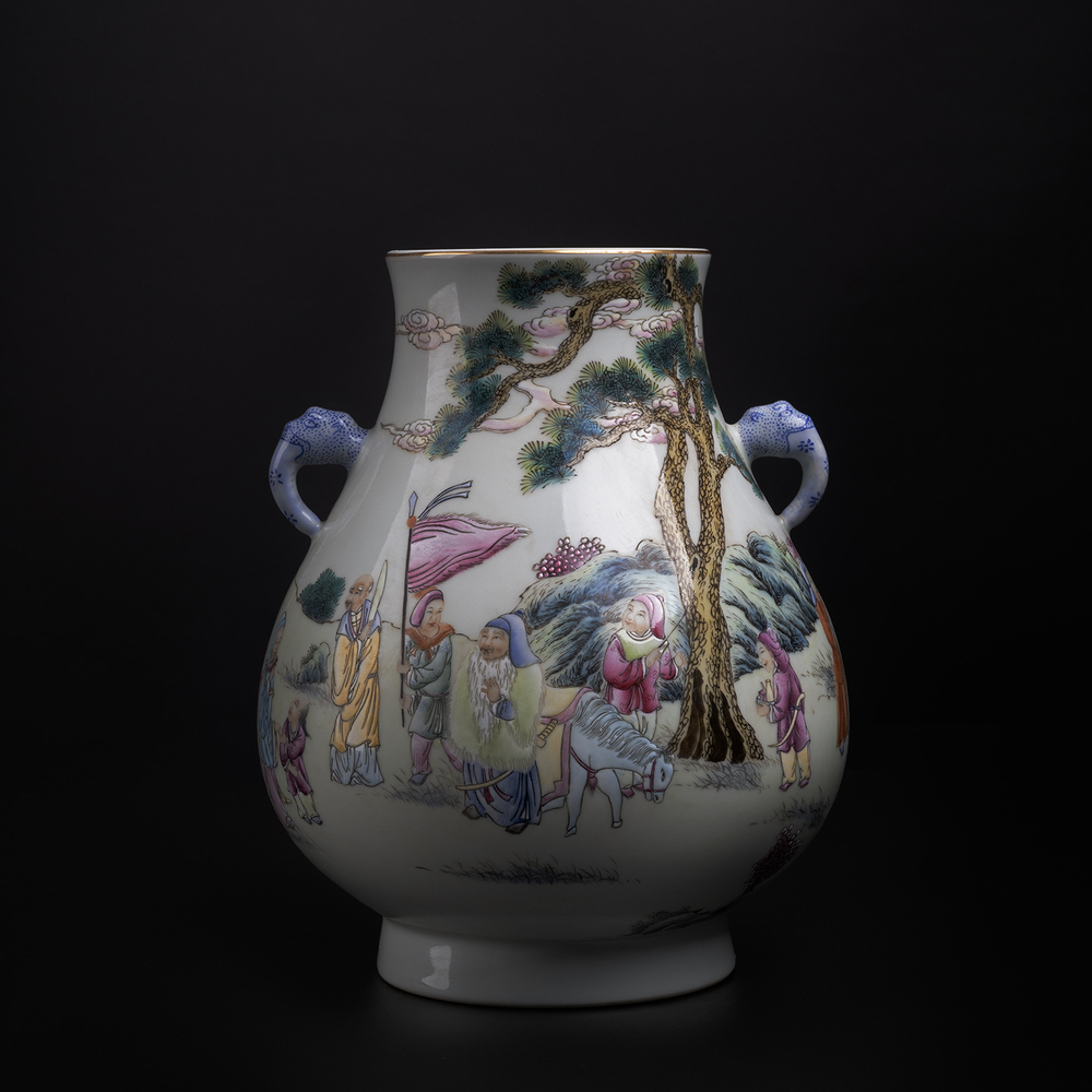 Lot1018 A RareFamille-Rose Character and Story Pattern Double-Ears Vase Qing dynasty YongZheng Mark & Period(1723-1735)