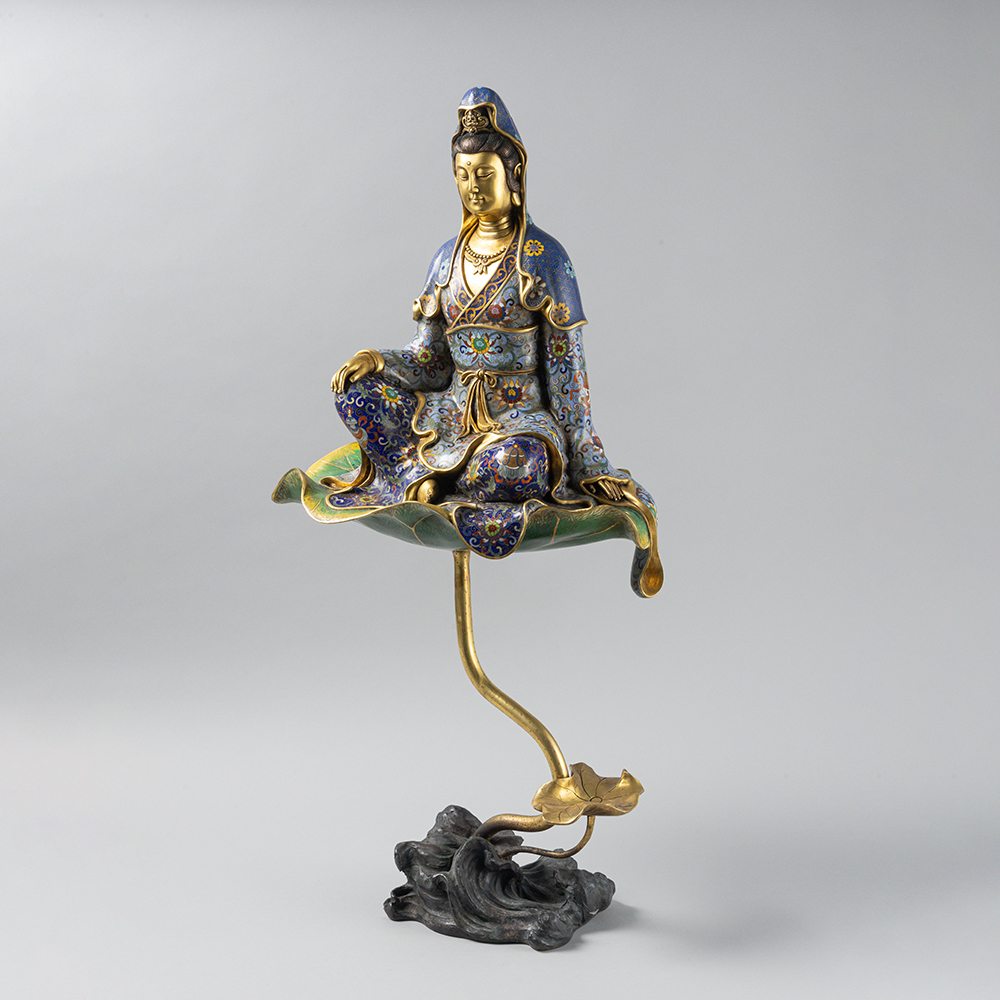 Lot3004 An Exquisite Gilt Bronze Cloisonne Statue of Avalokitesvara Qing Dynasty, China Qianlong Four-character Mark Period(1735-1796)