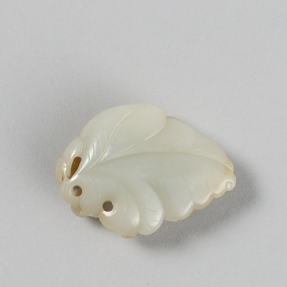 Lot2007 WHITE AND PALE BROWN JADE ‘CICADAS ON LEAF PENDANT Qing Dynasty (18th – 19th)