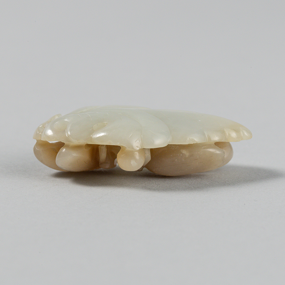 Lot2007 WHITE AND PALE BROWN JADE ‘CICADAS ON LEAF PENDANT Qing Dynasty (18th – 19th)