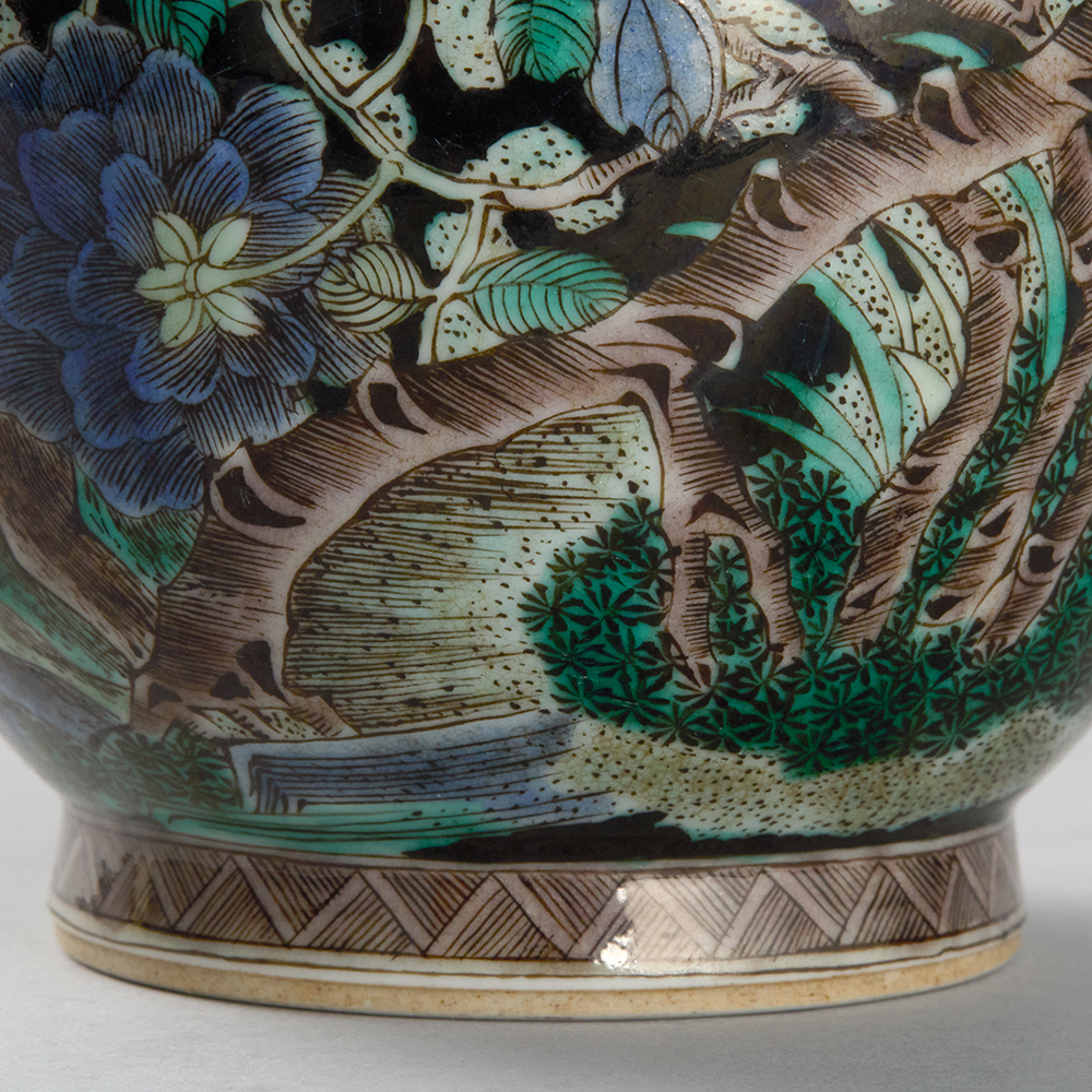 Lot1027 An Exquisite Wucai Flower and Bird Pattern Vase  Qing Dynasty,  Kangxi Six-character Mark & Period(1661-1722)