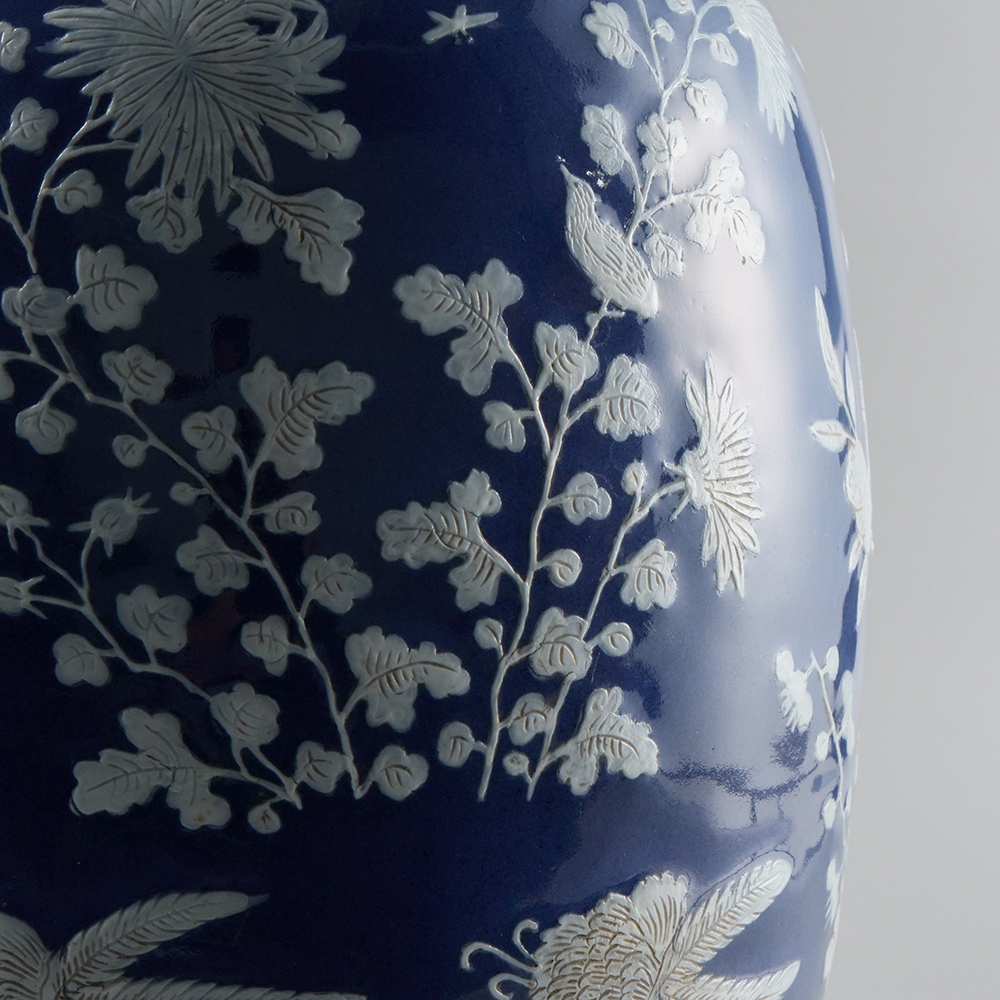 Lot1030 DECORATED BLUE-GLAZED VASE  late 19th century(19세기 후반에 제작)