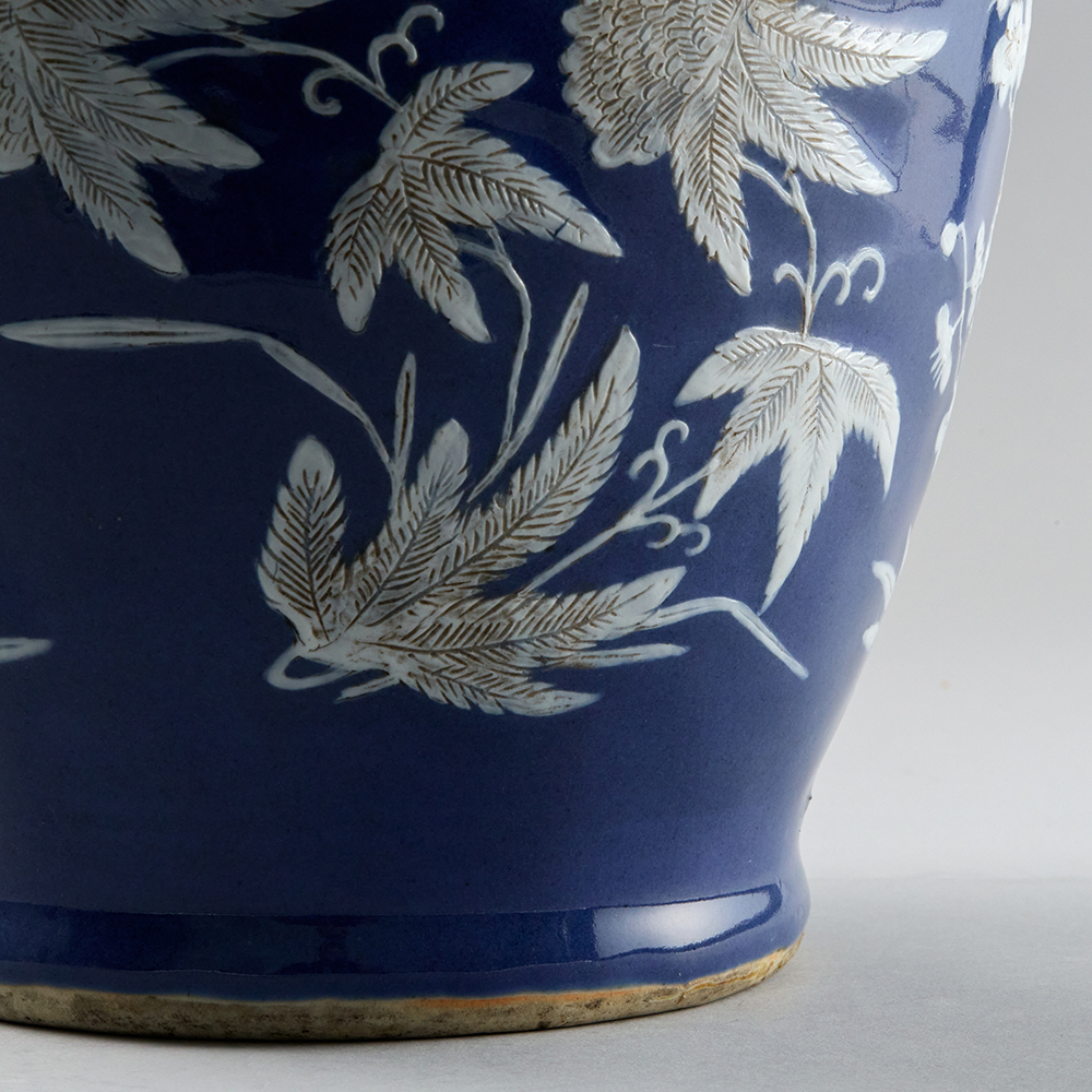 Lot1030 DECORATED BLUE-GLAZED VASE  late 19th century(19세기 후반에 제작)