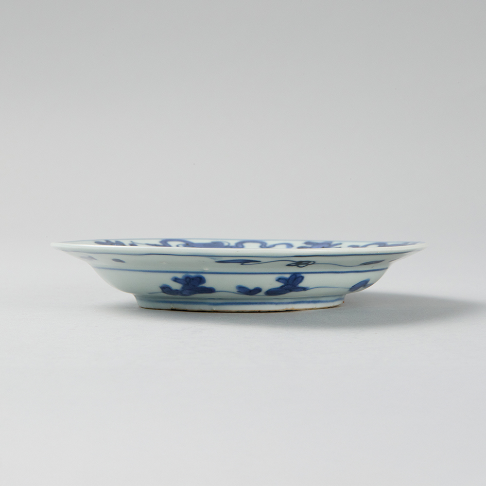 Lot1032 A blue and white 'crane' plate Ming Dynasty Wanli period(명나라 만력제 1572-1620)