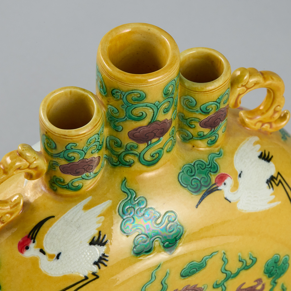 Lot1034 A YELLOW GLAZED FLAT PORCELAIN POT YongZheng six-character mark, but later(20th Century)