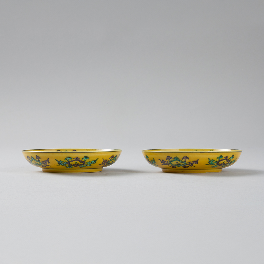 Lot1035 A SET OF TRICOLOR PORCELAIN SAUCERS Qianlong six-character mark, but later(20th century)