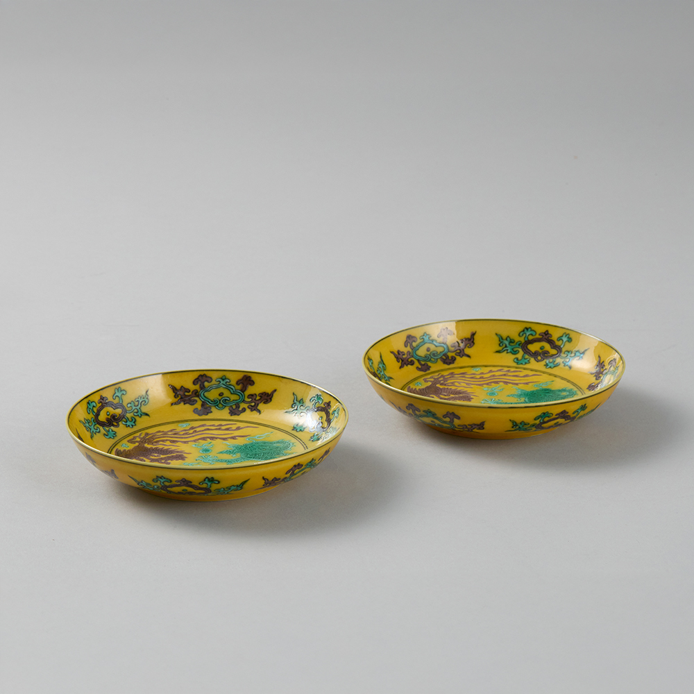 Lot1035 A SET OF TRICOLOR PORCELAIN SAUCERS Qianlong six-character mark, but later(20th century)