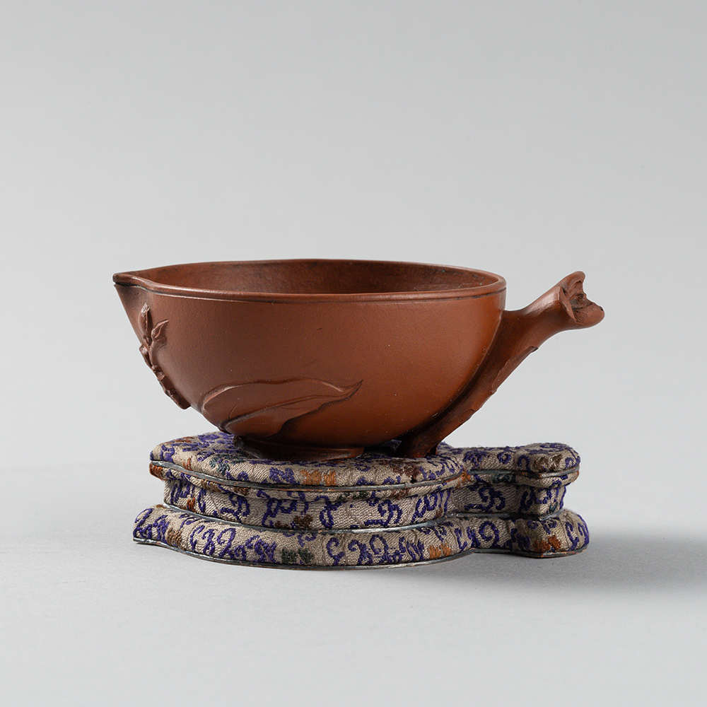 Lot3010 A YIXING STONEWARE ‘PEACH’ CUP, SIGNED CHEN MINGYUAN, EARLY QING DYNASTY 2011Bonhams HongKong 출품작