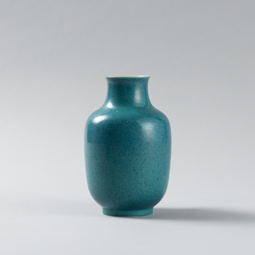 Lot1049 A ROBIN'S-EGG GLAZED LANTERN VASE QING DYNASTY , GUANGXU MARK AND PERIOD(1875-1908)