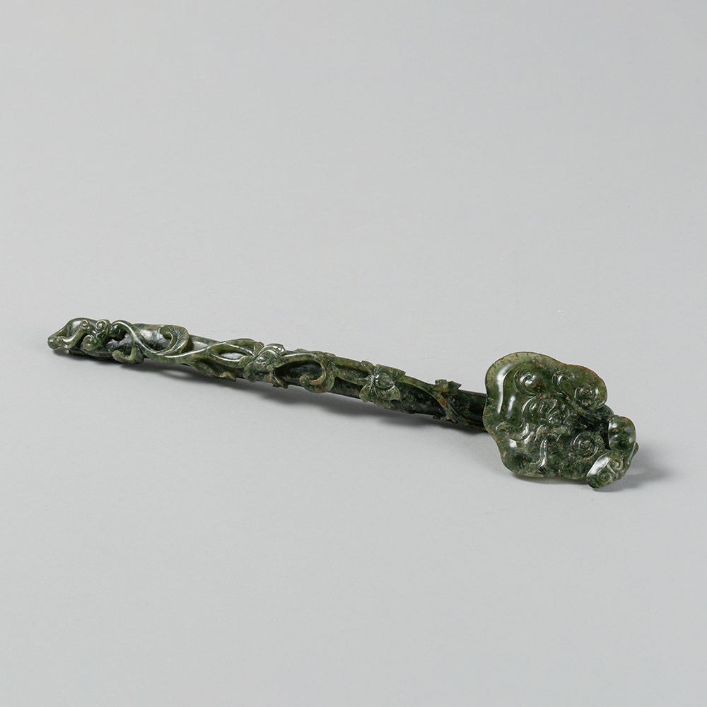 Lot2011 A SPINACH-GREEN JADE ‘LINGZHI AND LOTUS’ RUYI SCEPTER QING DYNASTY Qianlong Period(1735-1796)