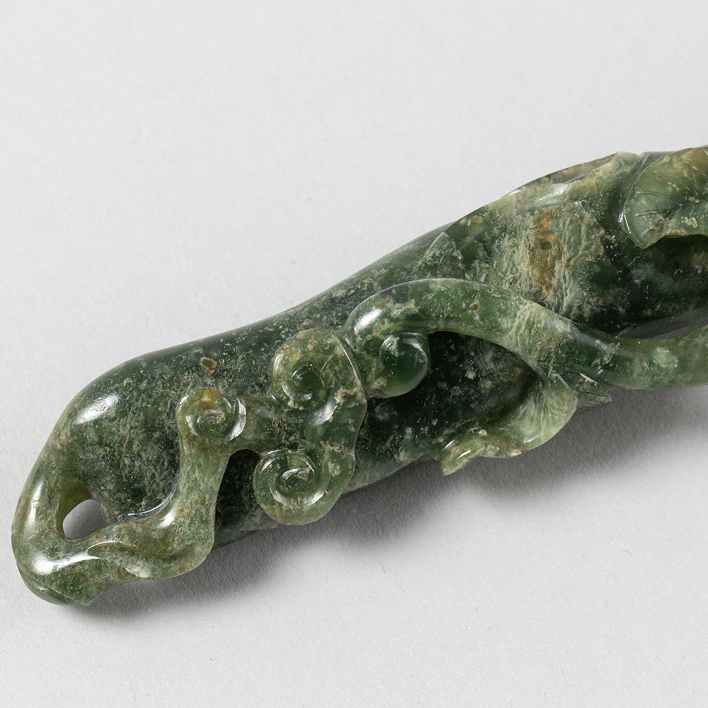 Lot2011 A SPINACH-GREEN JADE ‘LINGZHI AND LOTUS’ RUYI SCEPTER QING DYNASTY Qianlong Period(1735-1796)