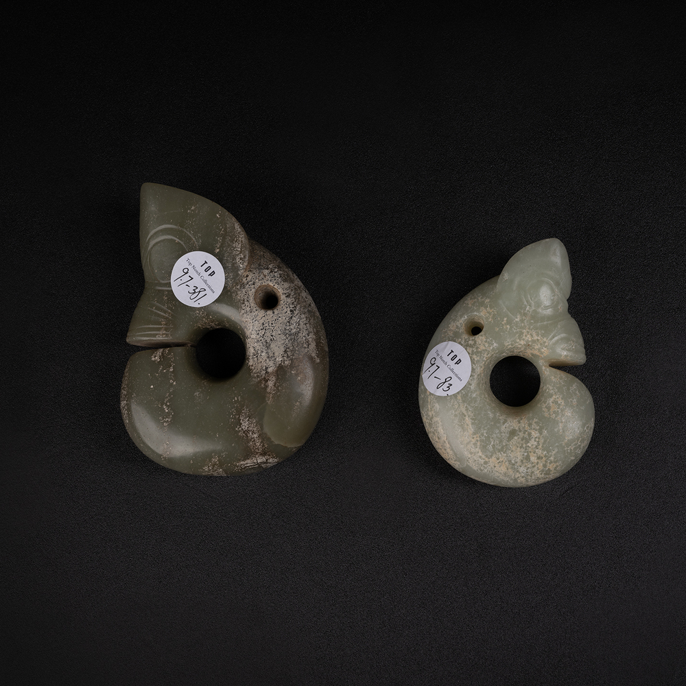 Lot2016 A PAIR OF HONGSHAN JADE PIG-BODY DRAGON CARVING HongShan Culture홍산문화 옥저룡한쌍 (Circa 4000-3000 BC)