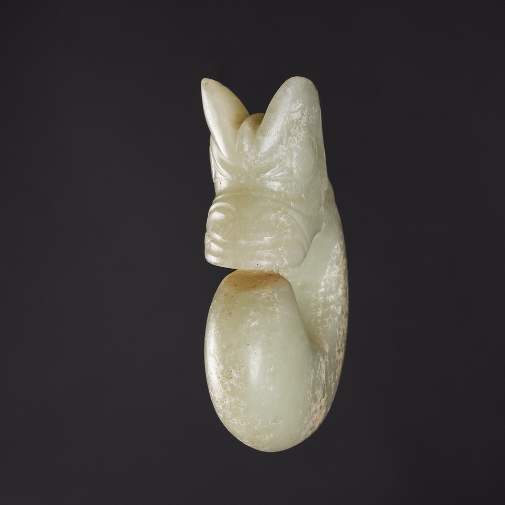 Lot2016 A PAIR OF HONGSHAN JADE PIG-BODY DRAGON CARVING HongShan Culture홍산문화 옥저룡한쌍 (Circa 4000-3000 BC)