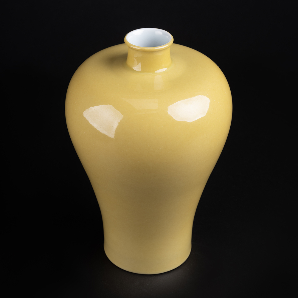 Lot1051 Yellow-glazed porcelain meiping Yongzheng Six-character BUT Republic period(1916-1940)