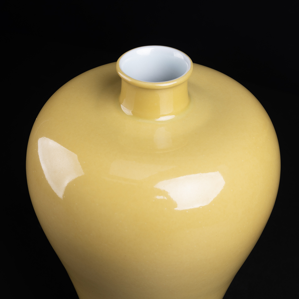 Lot1051 Yellow-glazed porcelain meiping Yongzheng Six-character BUT Republic period(1916-1940)