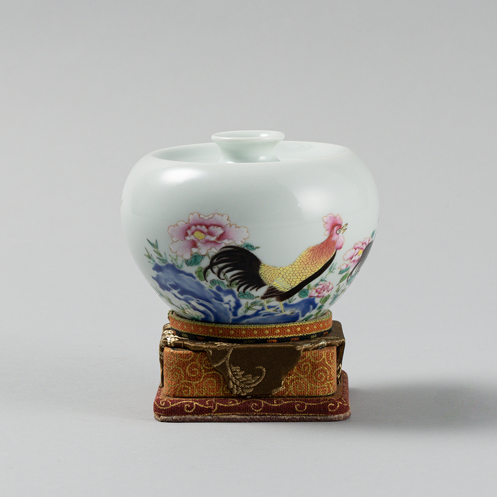 Lot1053 An Exquisite Famille-Rose Fowl Pattern Flower Pattern Vase  QING DYNASTY , KANGXI PERIOD(1662-1722)