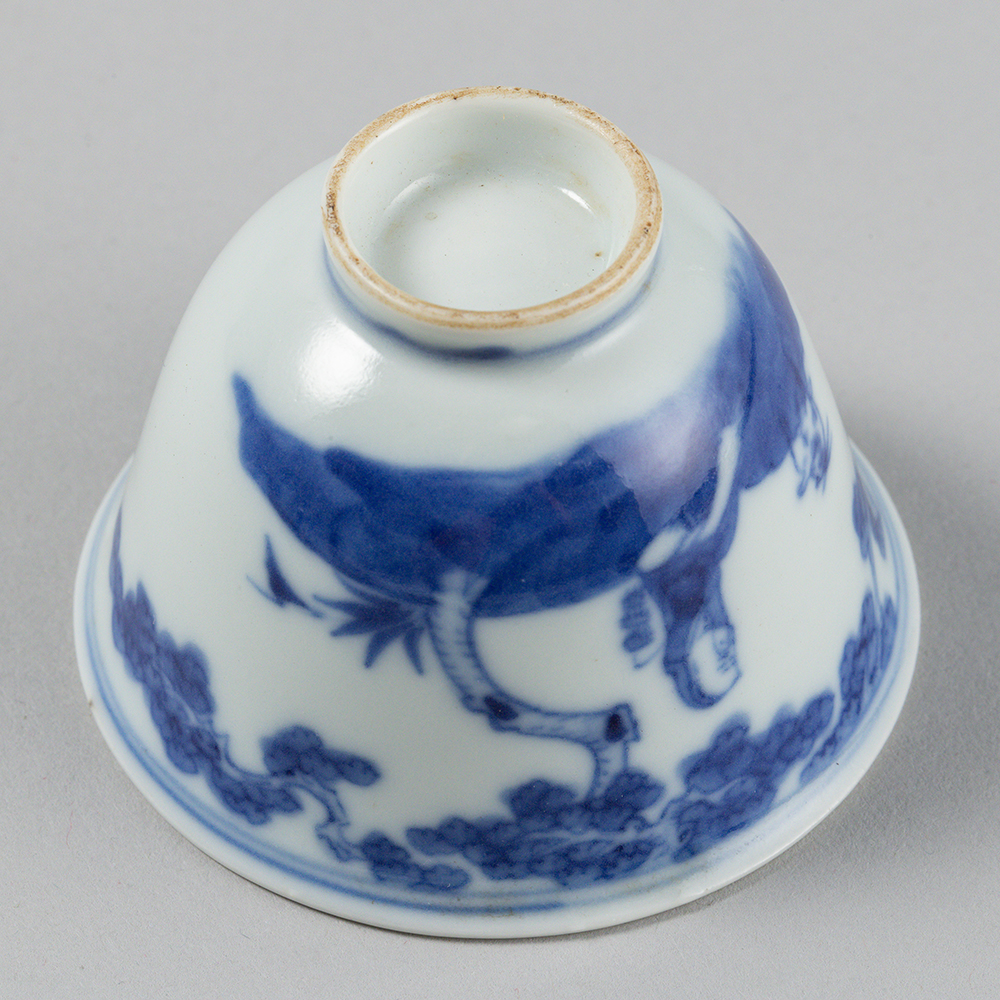 Lot1054 A SET OF FIVE BLUE AND WHITE ‘SCHOLAR AND PINE’ CUPS, QING DYNASTY(1644-1912)