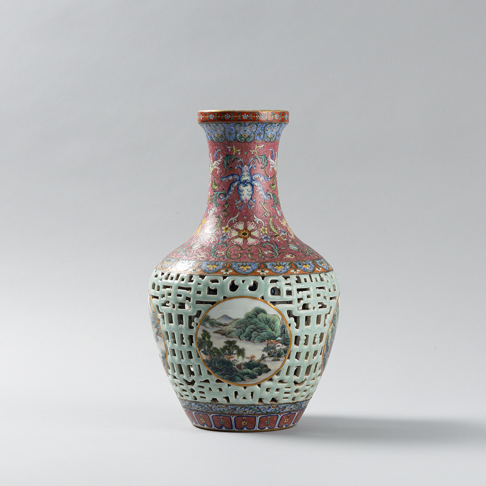 Lot1056 A PORCELAIN BOTTLE, WITH LANDSCAPE DESIGN  (QIANLONG PERIOD 1736-1795)