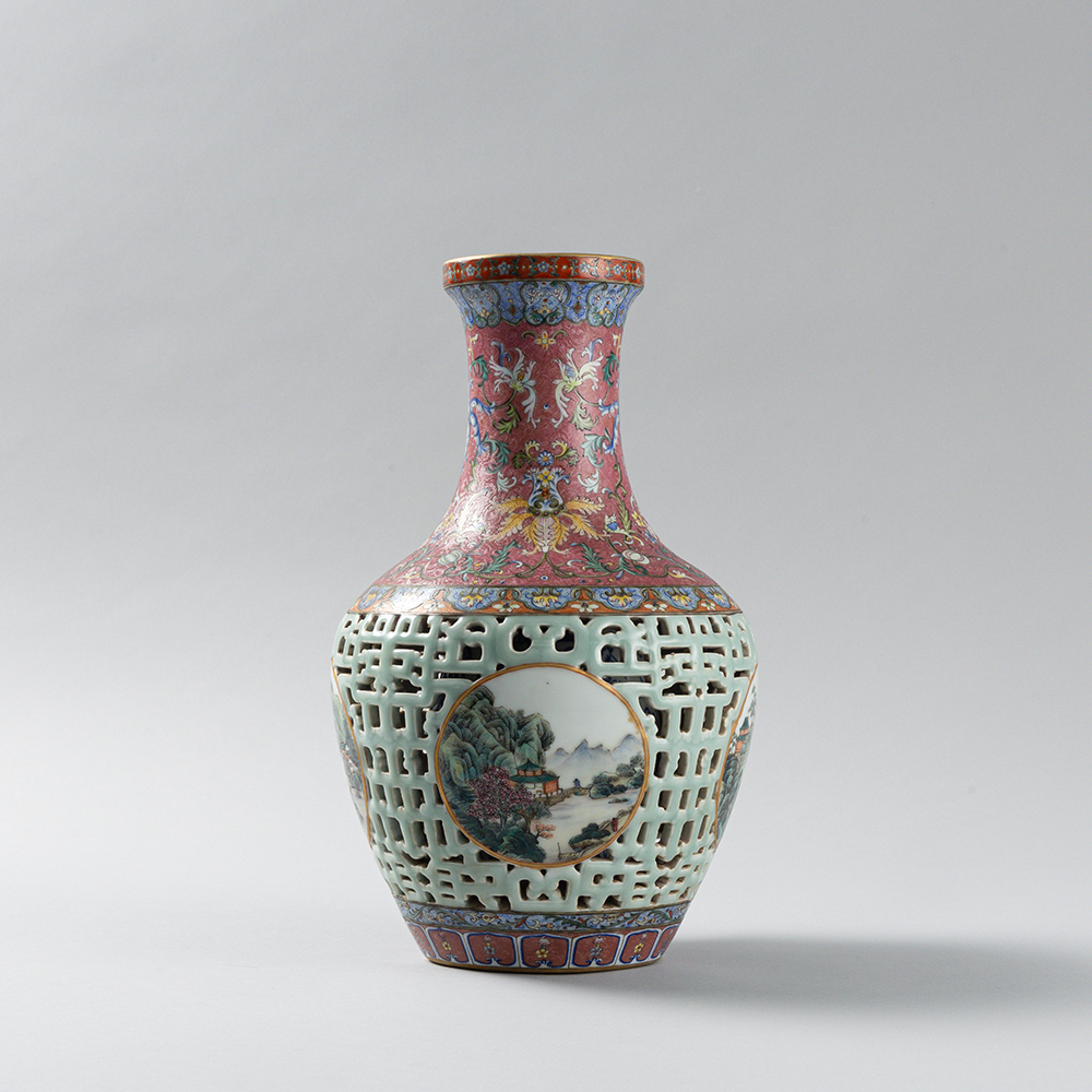 Lot1056 A PORCELAIN BOTTLE, WITH LANDSCAPE DESIGN  (QIANLONG PERIOD 1736-1795)