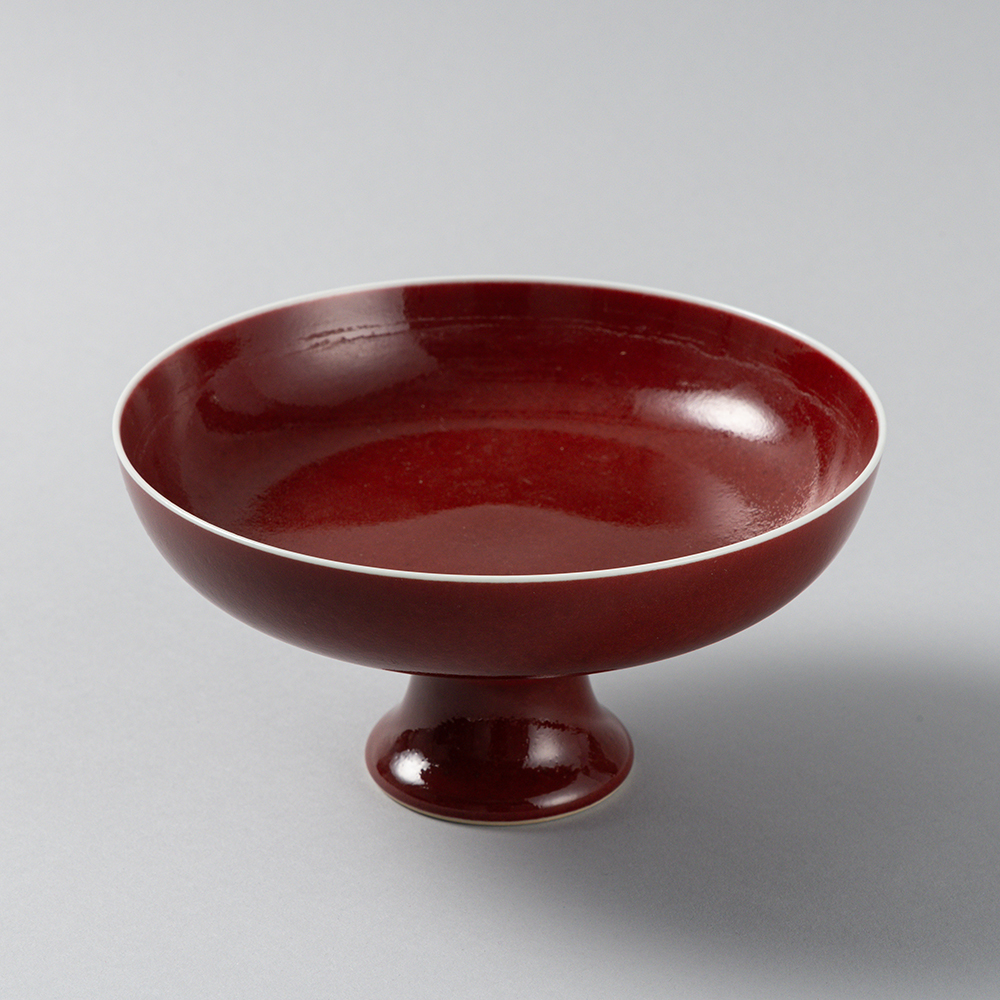 Lot1057 A COWPEA-RED GLAZED PORCELAIN PLATE  (QIANLONG PERIOD 1736-1795)