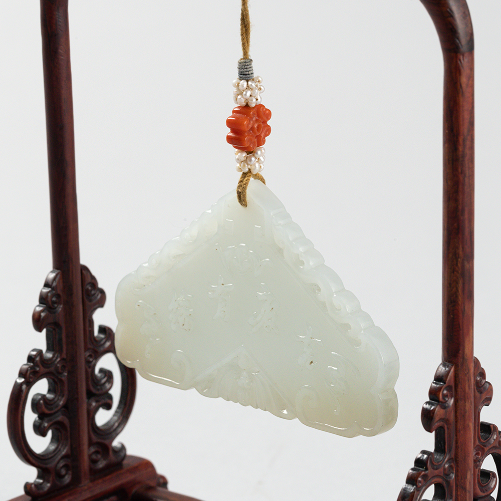 Lot2022 An Exquisite White Jade Bats and Peach Pattern Pendant Qing Dynasty (1616-1912)