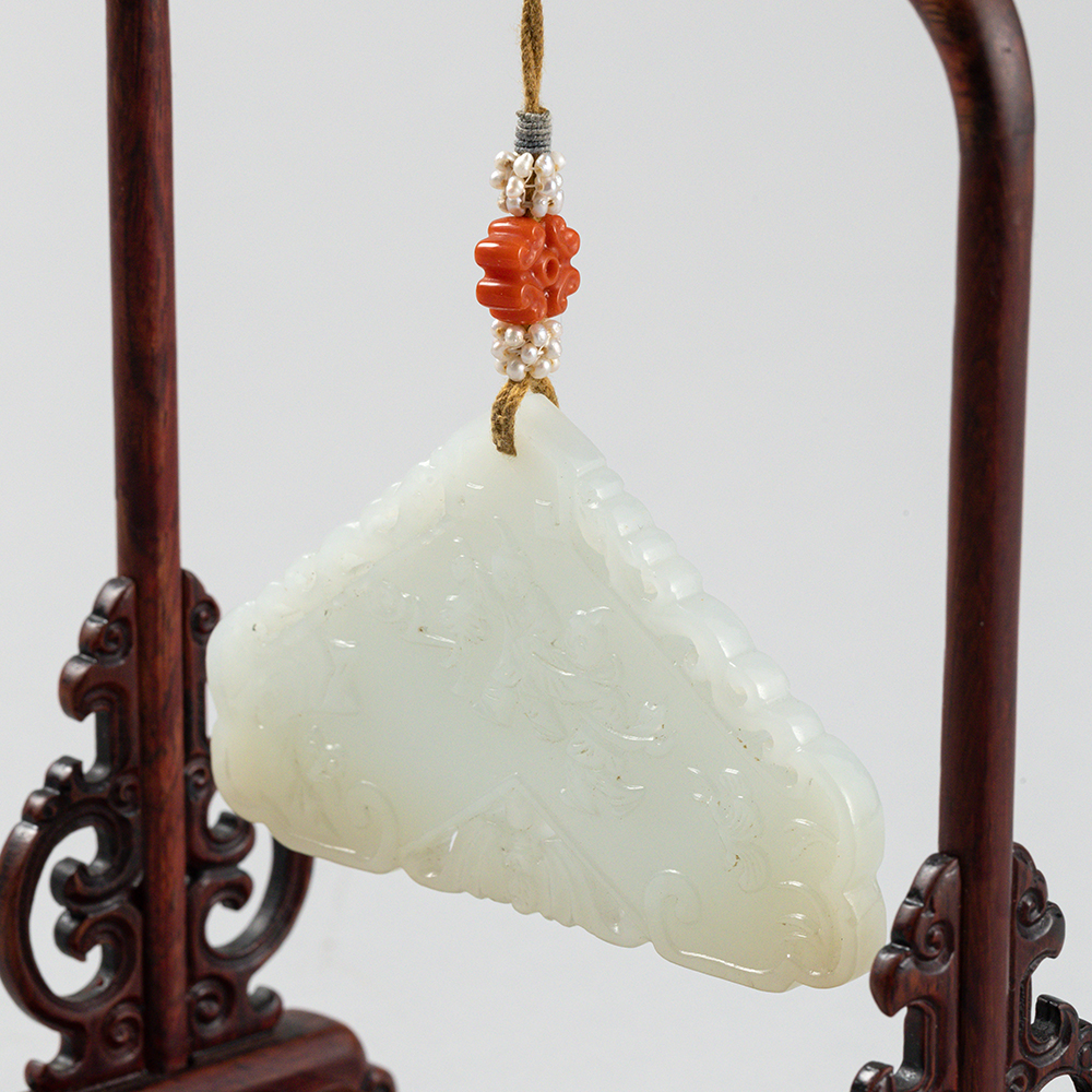 Lot2022 An Exquisite White Jade Bats and Peach Pattern Pendant Qing Dynasty (1616-1912)