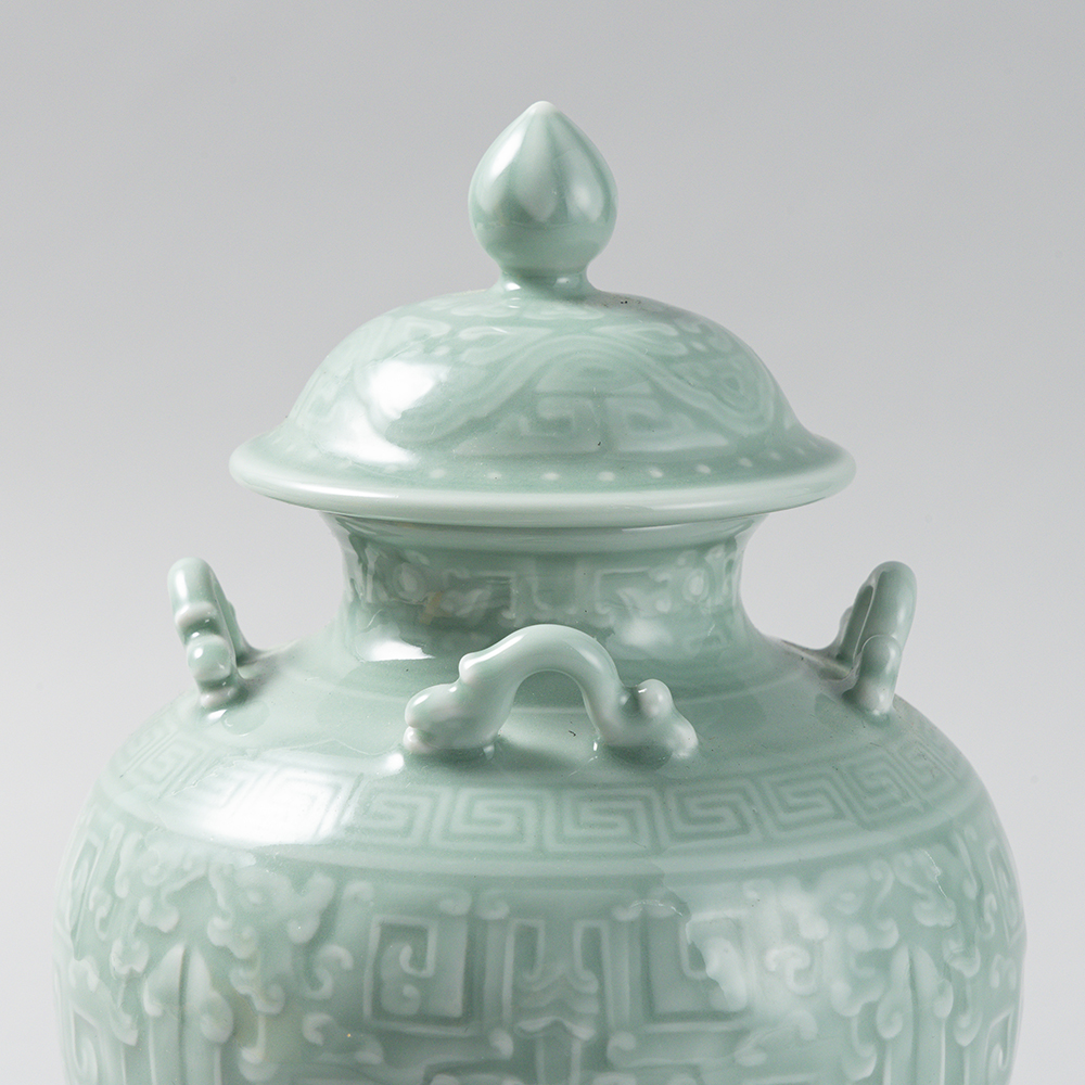 Lot1059 A Exquisite Celadon Glazed Dragon Pattern Bottles Qing Dynasty Qianlong Six-character Mark & Period(1735-1796)