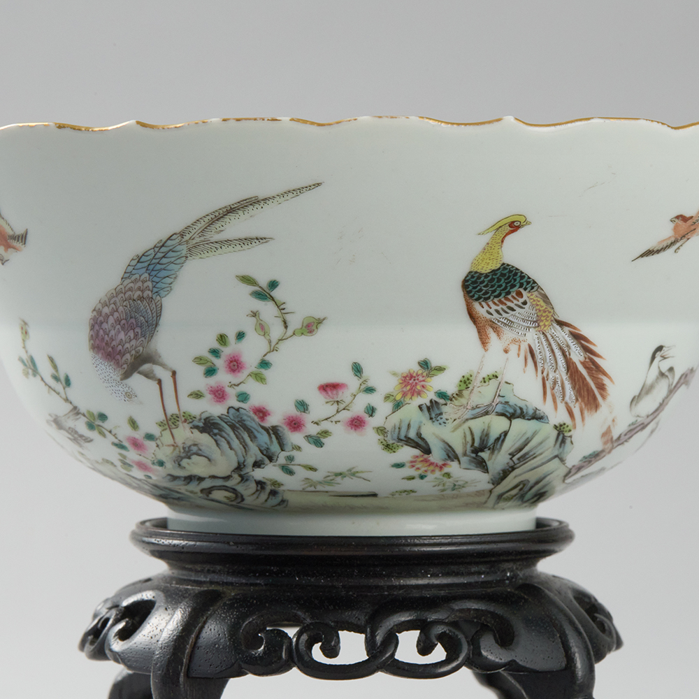 Lot1065 A POLYCHROME-ENAMELED BIRD MOTIF BOWL Daoguang mark but late 19th/20th century