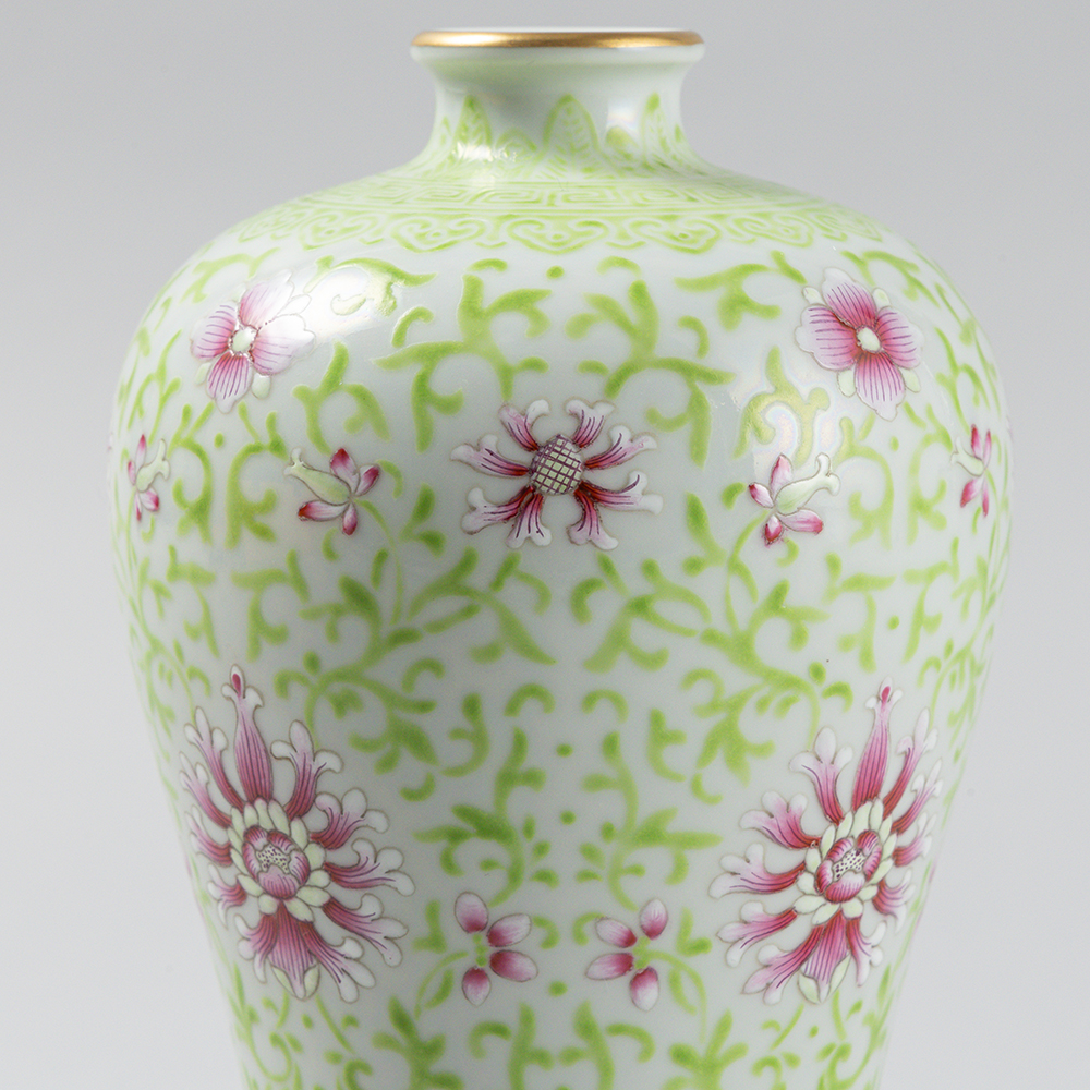 Lot1068 A Exquisite Famille-Rose Lotus Pattern Vases. Qing Dynasty(1636-1912)