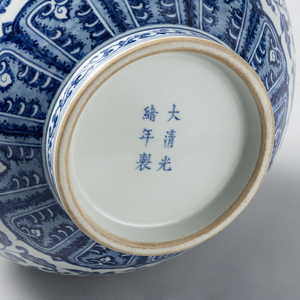 Lot1069 A Chinese blue and white vase with entwined peonies (20th Century)