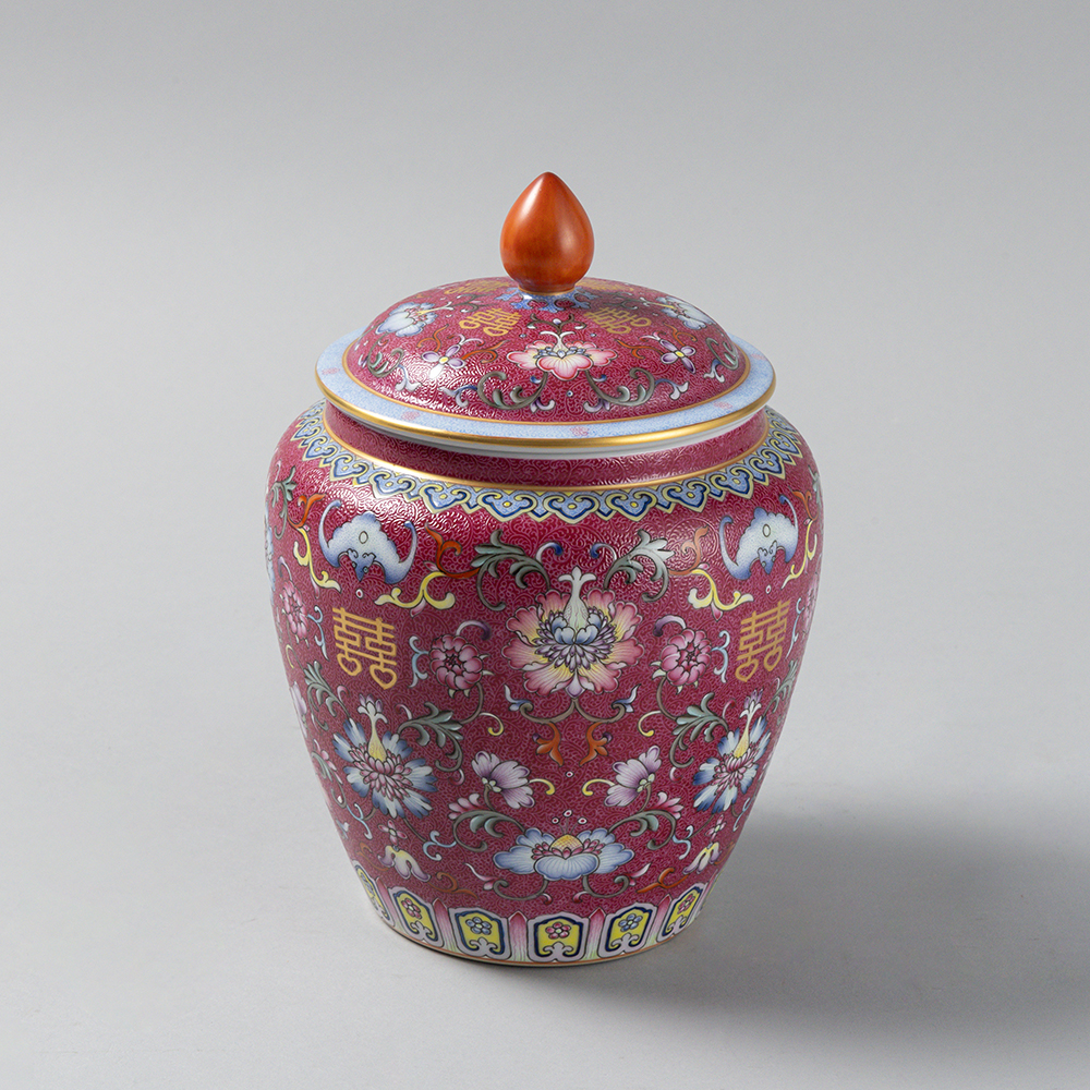 Lot1074 A Exquisite Ruby Red-Glazed Flower Pattern Cover Jars Qing Dynasty,Qianlong Six-character Mark & Period 1736-1795)