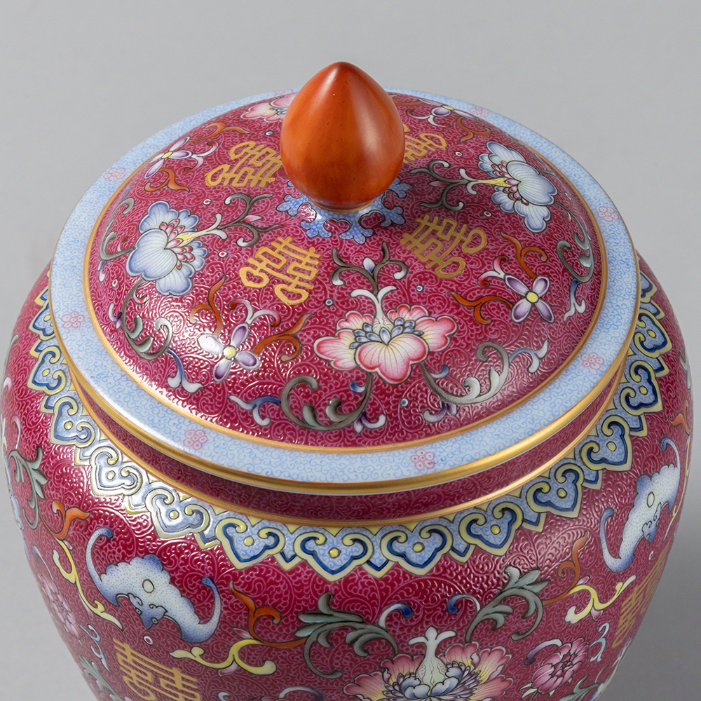 Lot1074 A Exquisite Ruby Red-Glazed Flower Pattern Cover Jars Qing Dynasty,Qianlong Six-character Mark & Period 1736-1795)