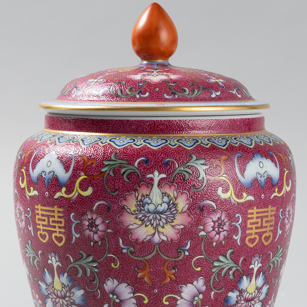 Lot1074 A Exquisite Ruby Red-Glazed Flower Pattern Cover Jars Qing Dynasty,Qianlong Six-character Mark & Period 1736-1795)