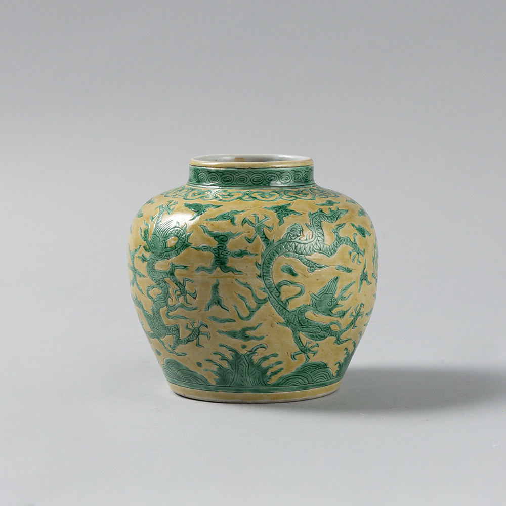 Lot1075 An Exquisite Yellow Glazed Dragon Pattern Jar Ming Dynasty,Longqing Six-character Mark & Period(명나라 융경제 1537-1572)