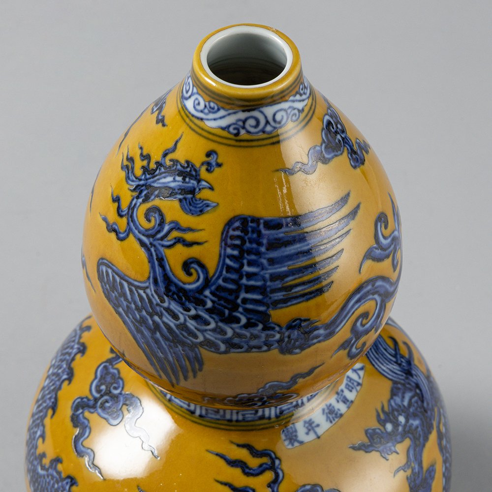 Lot1076 Blue and White Dragon and Phoenix Pattern Gourd-Shaped Vase Ming Dynasty, Xuande Six-character Mark & Period(명나라 선덕제 1399-1435)