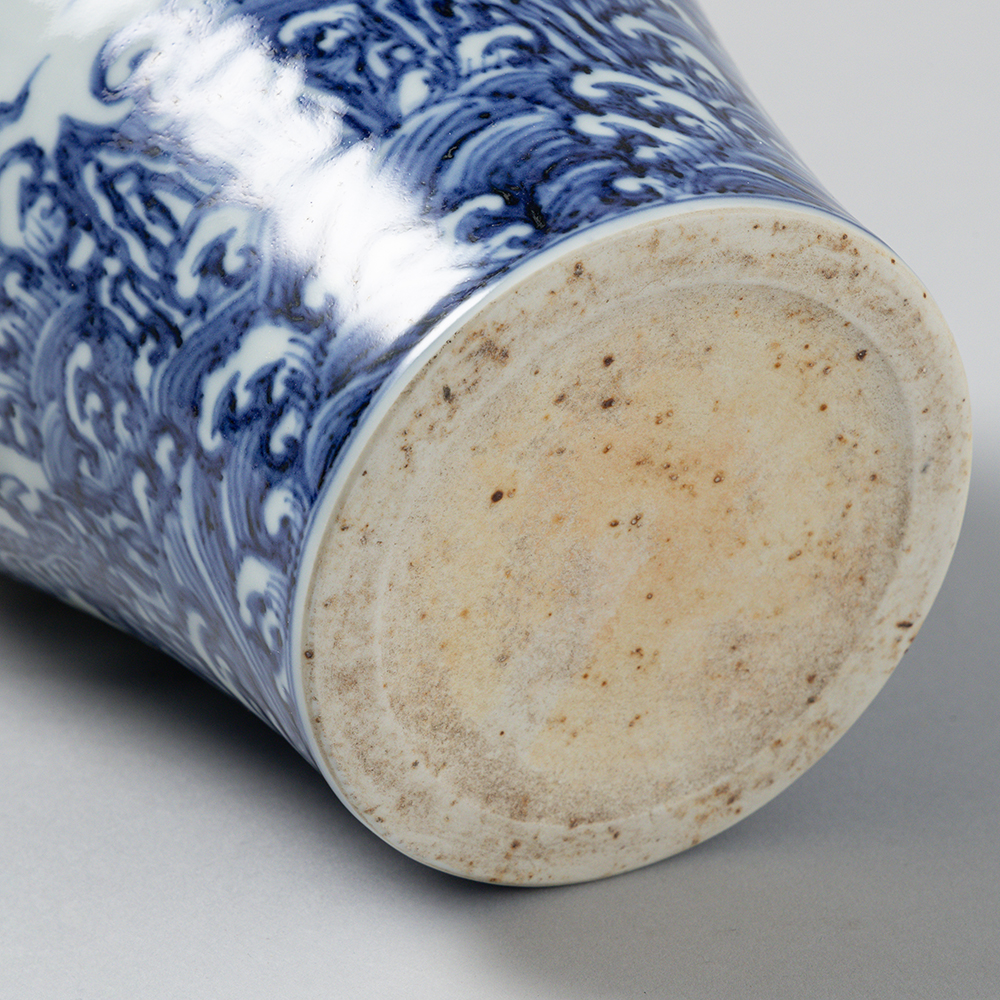 Lot1078 A Rare Blue and White Seawater and Dragon Pattern Vase Ming Dynasty Xuande Six-character Mark & Period(1399-1435)