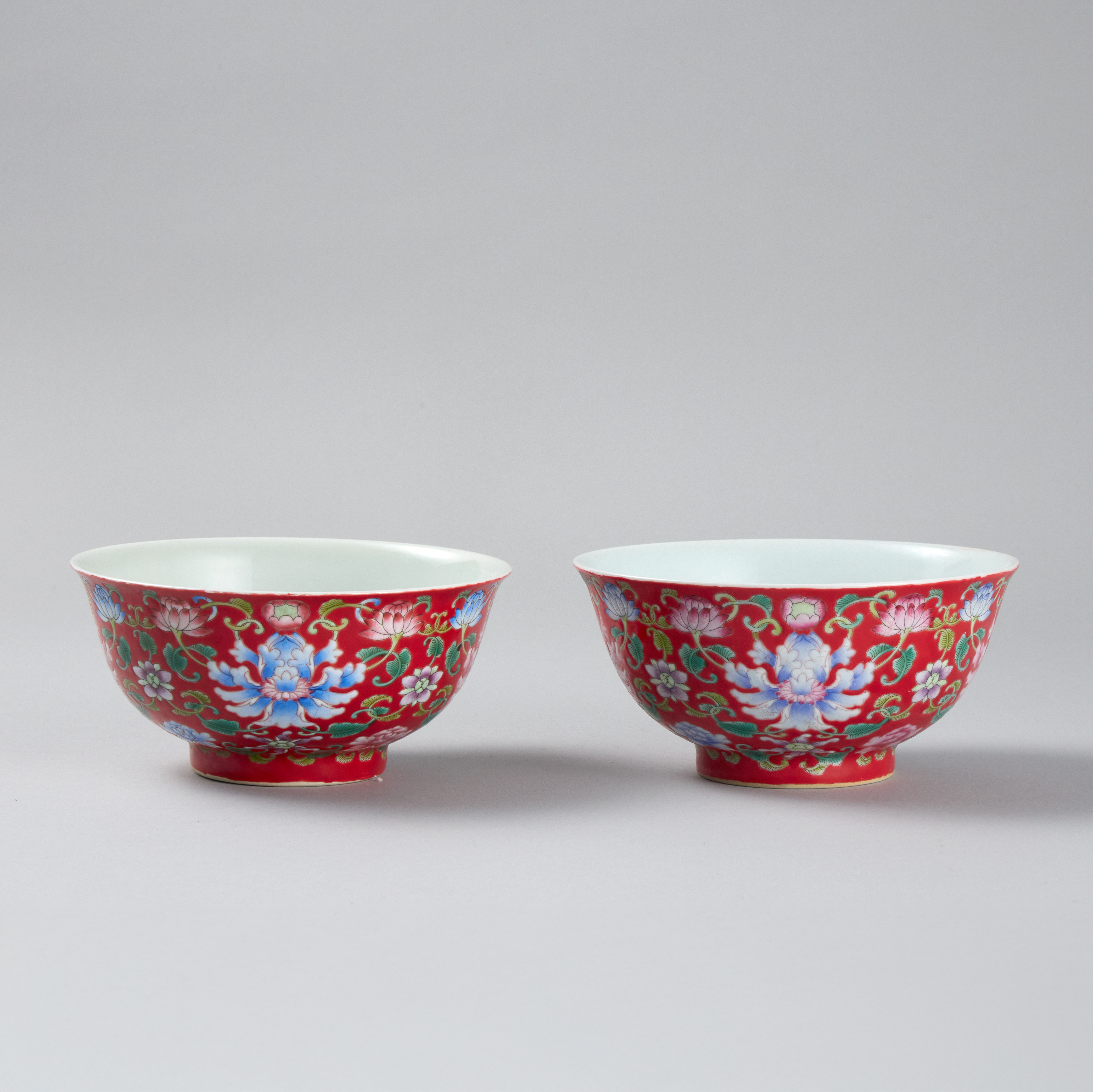 Lot1085 Chinese famille rose porcelain bowl pair Qing dynasty Qianlong Mark BUT 20th Century