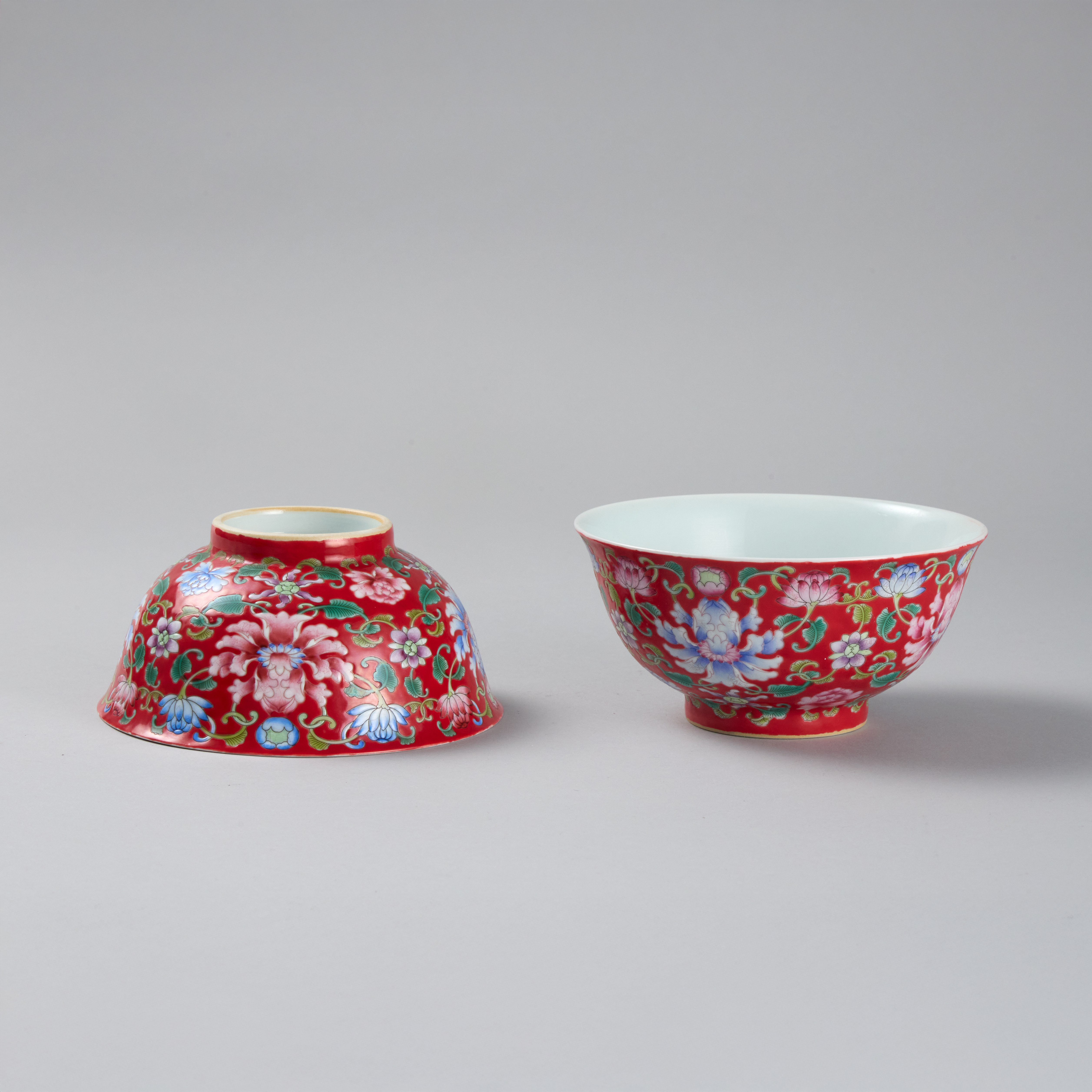 Lot1085 Chinese famille rose porcelain bowl pair Qing dynasty Qianlong Mark BUT 20th Century