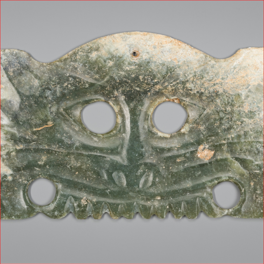 Lot2027 AN ARCHAISTIC HONGSHAN STYLE CELADON JADE TOOTHED ANIMAL MASK PENDANT( late Qing Dynasty 20세기초)